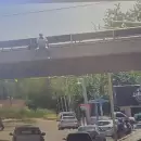Policías convencieron a un hombre de no arrojarse al vacío desde un puente del Acceso Este