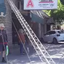 Mujer se descompens� manejando y casi provoca una tragedia