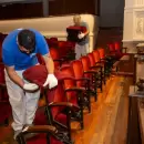 Comenzaron a instalar las butacas restauradas en el Teatro Independencia