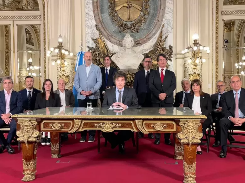 gabinete cadena milei