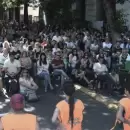 Trabajadores protestan ante despidos en la administracin pblica