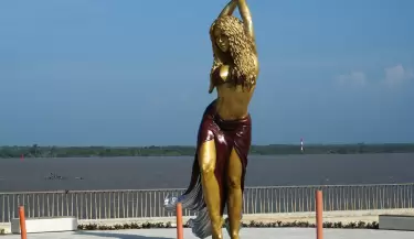 estatua shakira