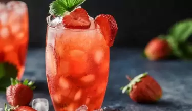 cocktail de frutilla y menta