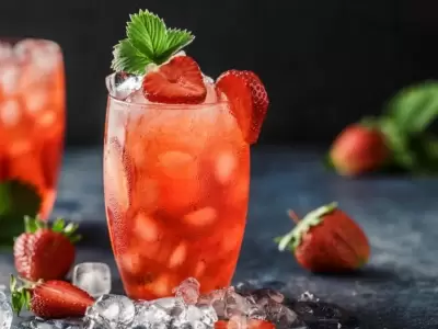 cocktail de frutilla y menta