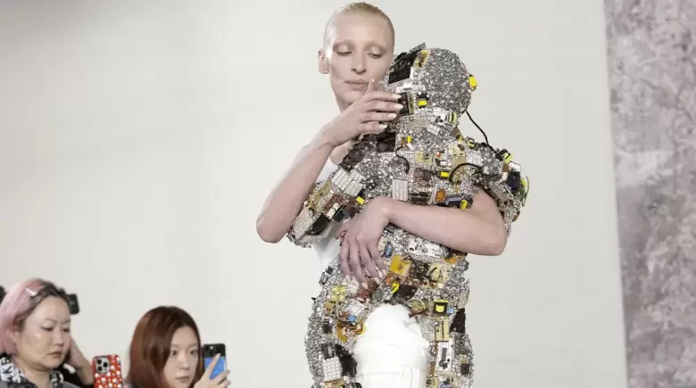 schiaparelli robot fashion-week-alta-moda