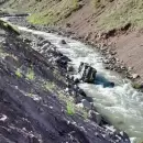 Tres personas volcaron y cayeron al río en el sur provincial