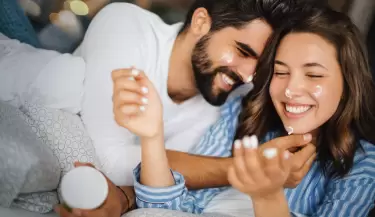pareja crema belleza