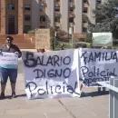 (Videos) Familiares de policas reclamaron "un sueldo digno y condiciones de trabajo ptimas"