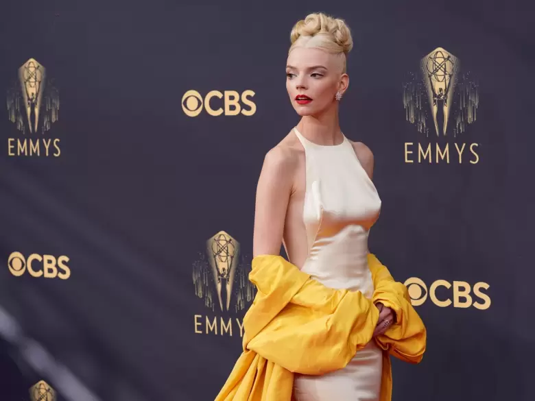 anya taylor joy moda alfombra