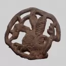 La extraa insignia mitolgica que fue descubierta en el este de Europa y que sorprende a los arquelogos