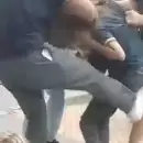 Violencia en pleno centro: Estudiantes involucradas en una pelea a la salida del colegio