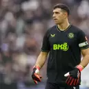 Alarma en la Selecci�n: Dibu Mart�nez sali� lesionado en el duelo de Aston Villa ante Chelsea