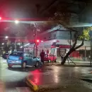 Un auto se estrell� contra un local comercial en pleno centro mendocino