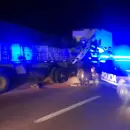 Importante choque entre dos camiones: un conductor qued� atrapado en el veh�culo