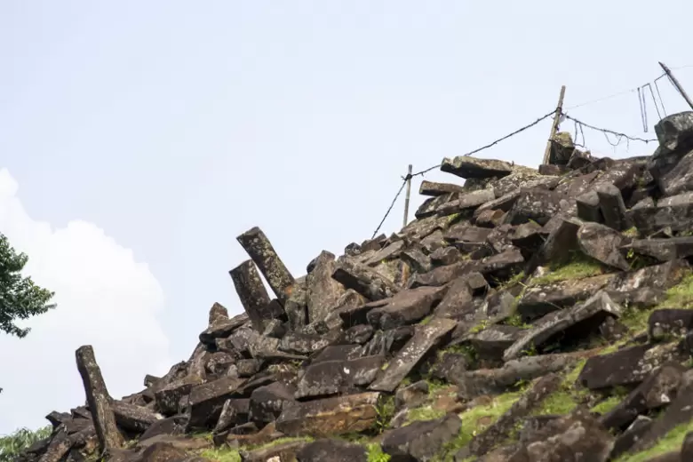 gunung-padang-indonesia_8b30b142_231108145105_800x533