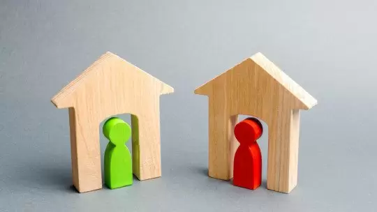 lat-living-apart-together-small-16_9