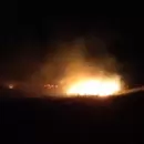 Fuerte viento Zonda reactiva incendio en basural de Las Vegas