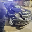 Manejaba ebrio, intent� evadir un control, escap� y choc� a dos m�viles policiales