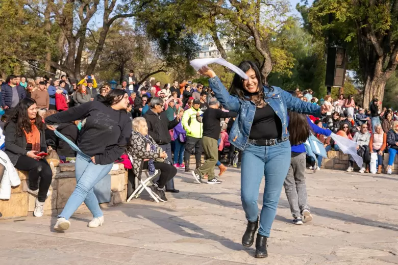 HOMENAJE A SAN MART�N PLAZA INDEPENDENCIA