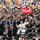 El Papa celebr� una misa multitudinaria en Singapur y pidi� salarios justos para los migrantes
