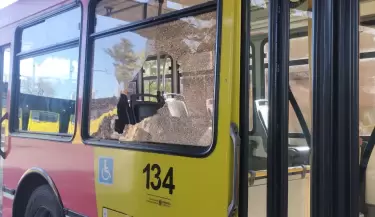 micro piedras colectivo