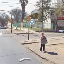 Estaba en un comercio de Las Heras, lo amenazaron con un arma de fuego y le quitaron la moto