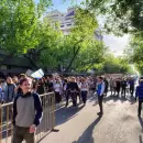 Multitudinaria marcha en Mendoza "en defensa de la universidad p�blica"
