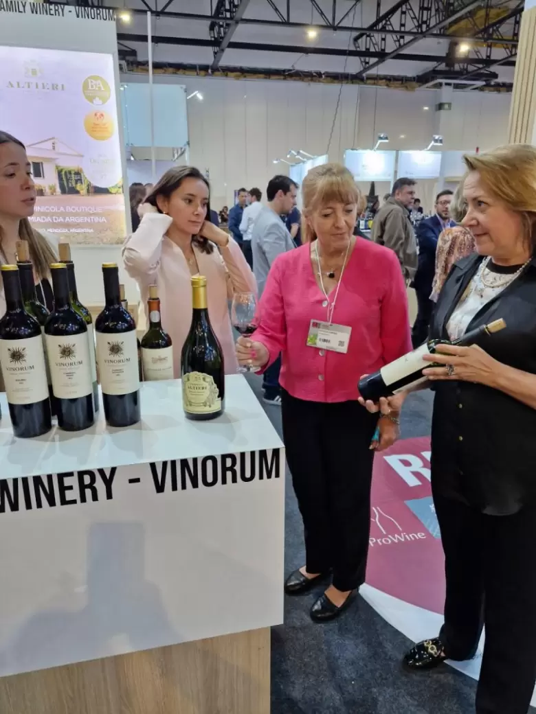 VINO FERIA TURISMO INDUSTRIA