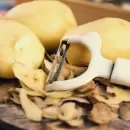 Conoc� el mejor m�todo para aplicar las c�scaras de papa como abono de plantas