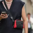 �Qu� significa llevar el bolso cruzado seg�n la psicolog�a?