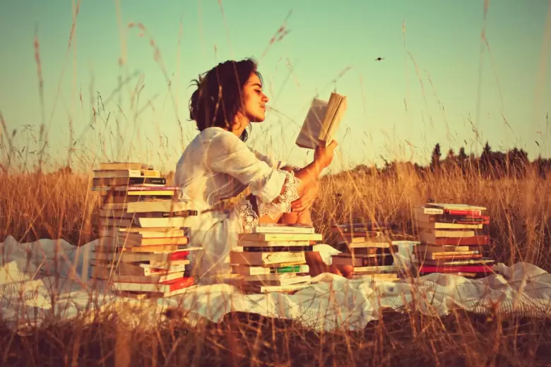 mujer leyendo