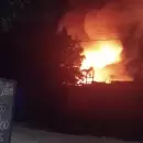 Voraz incendio en la medianoche afect� al menos dos viviendas en Las Heras