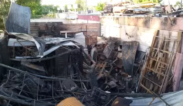 incendio en un taller mec�nico de Las Heras