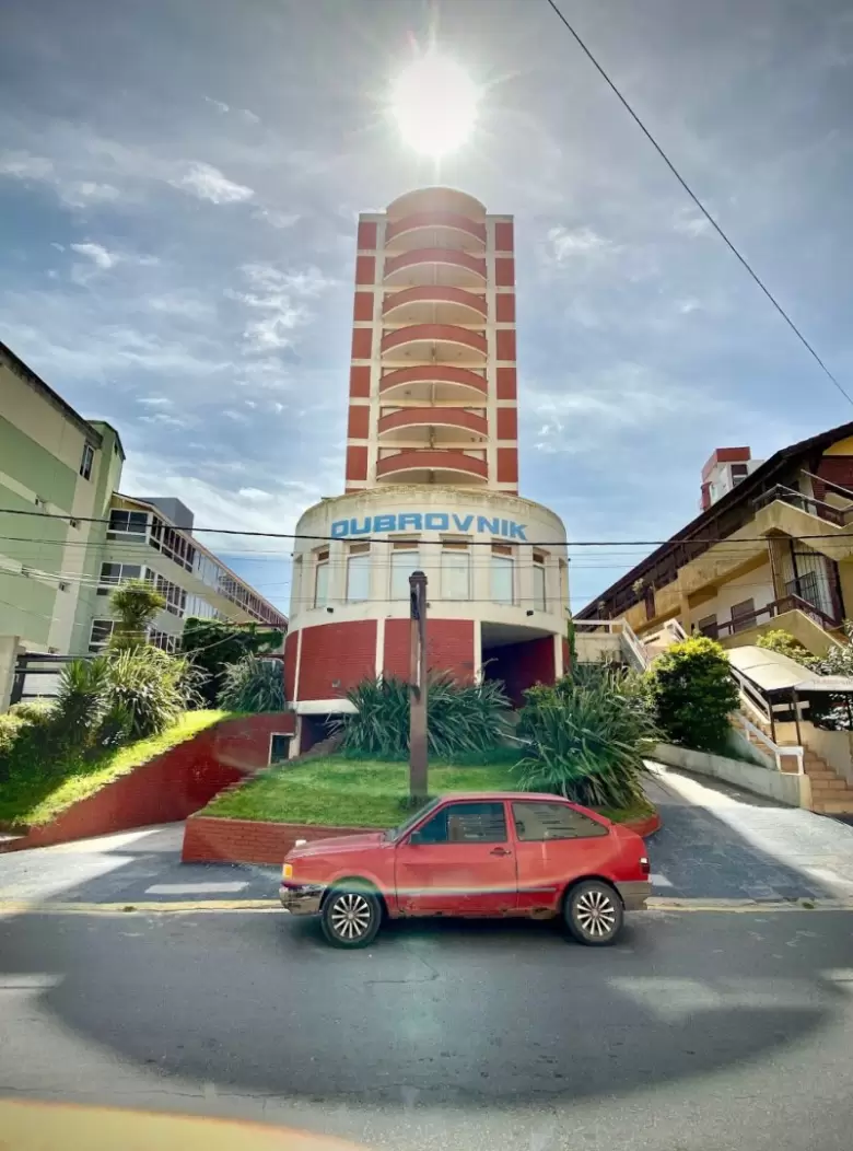 El hotel antes del derrumbe.