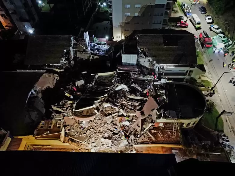 Villa Gesell: un hotel de diez pisos se derrumb� esta madrugada