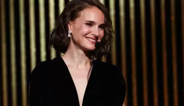 Natalie Portman destaca en la entrega del Bal�n de Oro