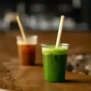 La mejor manera de aprovechar los beneficios del jugo de apio es beberlo en ayunas
