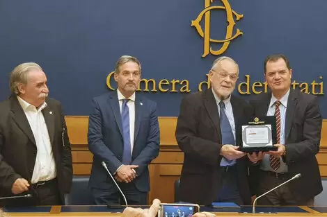 Giardinelli recibe el XIII Premio Literario Caccuri 2024