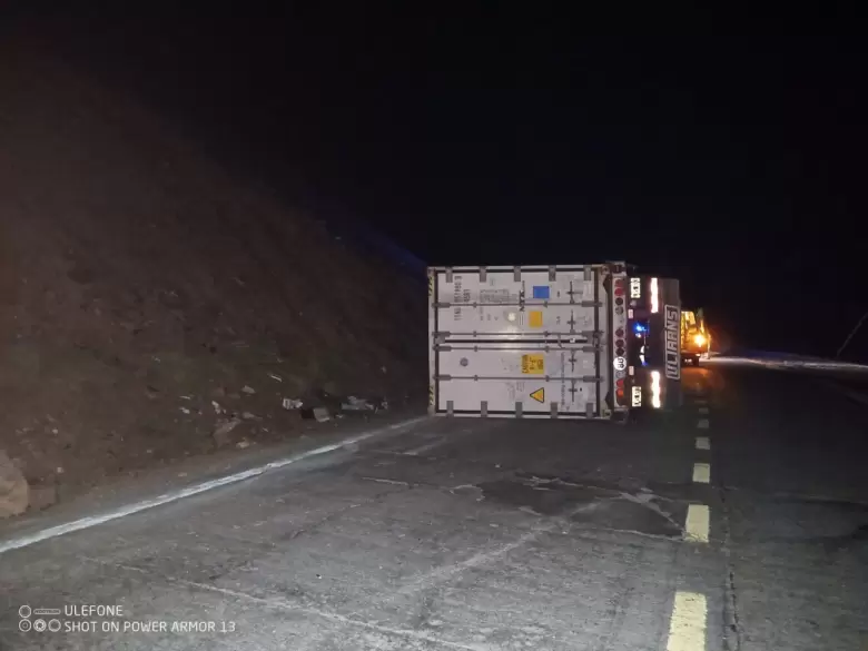 vuelco camión montaña