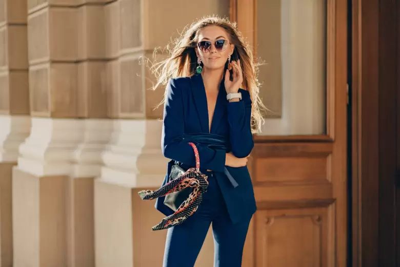 traje azul
