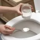Tirar sal en el inodoro por las noches, por qu� lo recomiendan