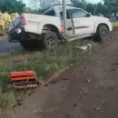 Remolcaba un auto, se cruz� de carril, perdi� el control e impact� contra un poste