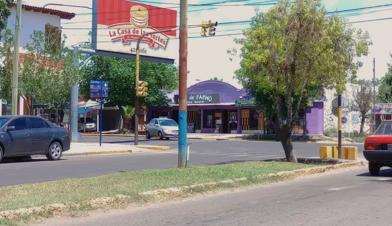 Intersección calles Av. Pedro Molina y Avellaneda