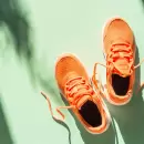 Dejar las zapatillas tiradas en el piso: Qué revela este hábito según la psicología