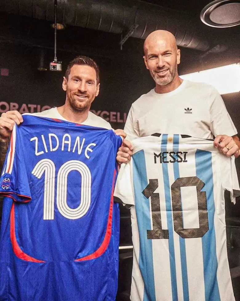 Lionel Messi y Zinedine Zidane: intercambio de camisetas