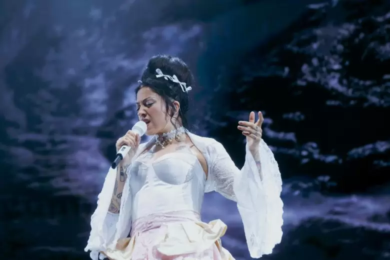 Mon Laferte antipoi�tica