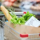 Consumo en Argentina: la desinflación frena la caída pero el límite del crédito congela las compras clave