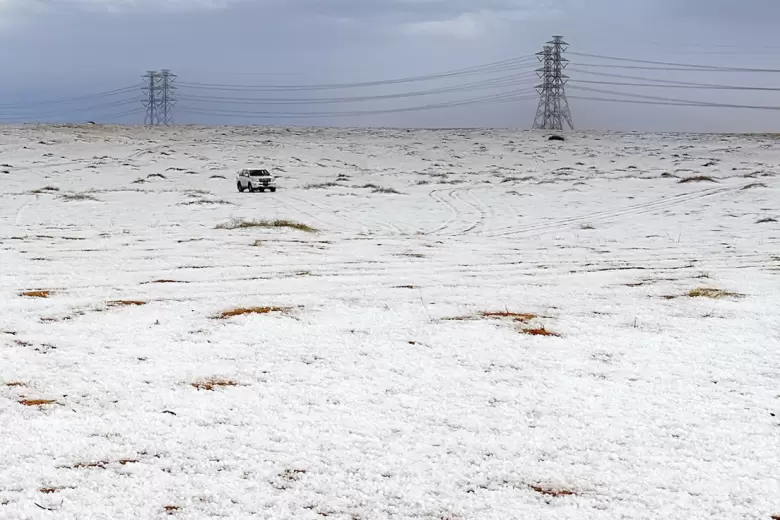 Nevó en un desierto de Arabia Saudita