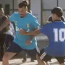 Daniel Osvaldo jug� al f�tbol y revivi� la magia de Maradona en Villa Fiorito