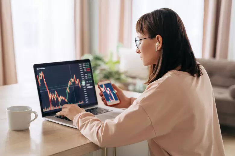 ECONOM�A FINANZAS